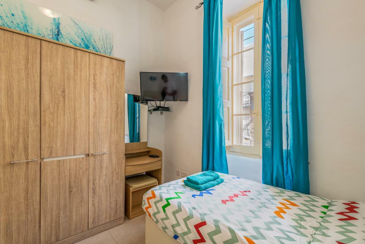 Traditional Maltese Townhouse Hotel Sliema Esterno foto